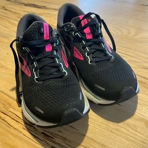 Brooks Ghost size 9